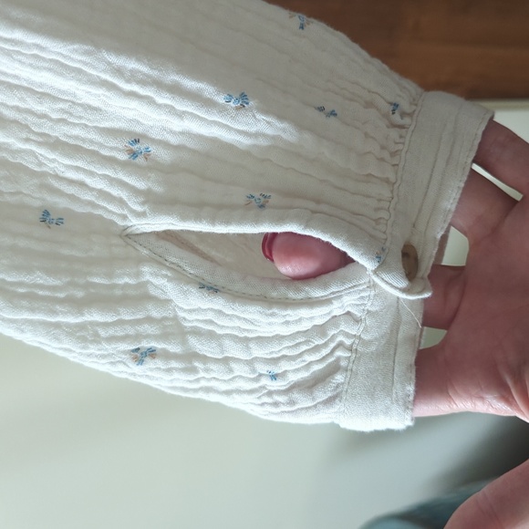 a.n.a 100% cotton off white with blue flowers. XL top. - Picture 2 of 9